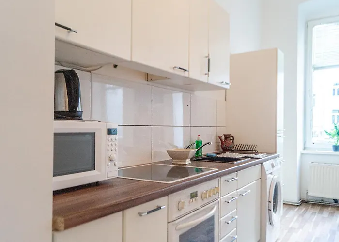 Apartment Modern 4br Near Wiener Stadthalle