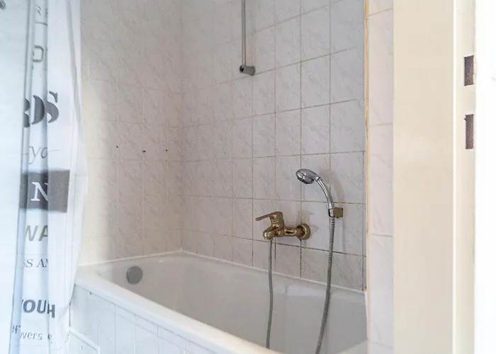 Apartment Modern 4br Near Wiener Stadthalle Vienna