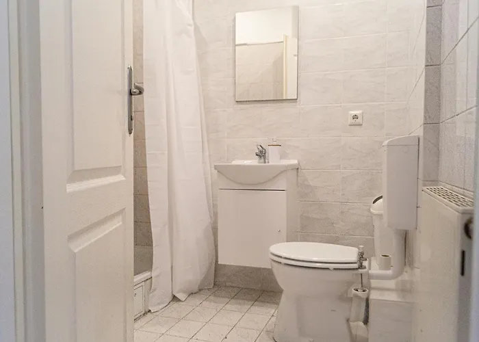 Modern 4br Near Wiener Stadthalle