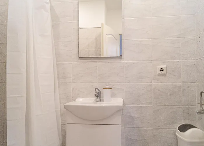 Modern 4br Near Wiener Stadthalle Apartment