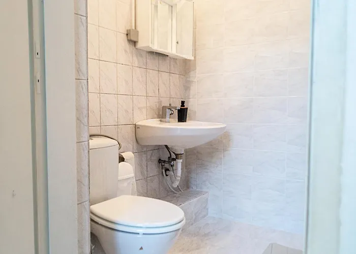 Apartment Modern 4br Near Wiener Stadthalle Vienna