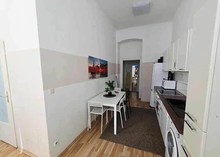 Apartment Modern 4br Near Wiener Stadthalle Vienna