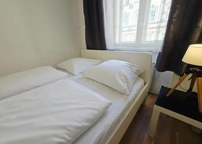 Modern 4br Near Wiener Stadthalle *