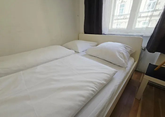 Modern 4br Near Wiener Stadthalle Apartment *