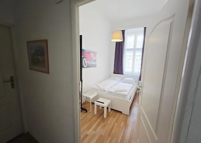 Apartment Modern 4br Near Wiener Stadthalle Vienna
